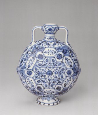 图片[1]-Blue and white flower brocade double-ear flat bottle-China Archive